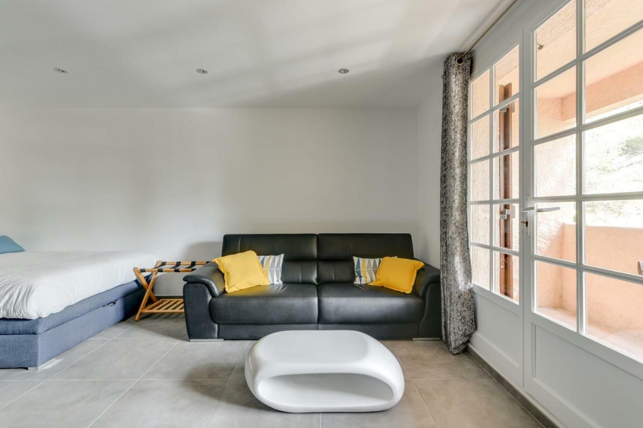 Le Hameau Des Pins Apartman Saint-Raphaël Kültér fotó